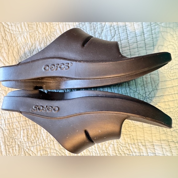OOFOS OOAHH NWOT - Picture 2 of 4